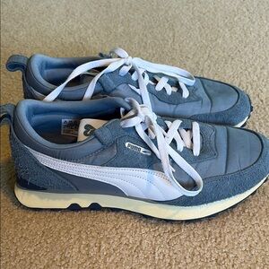 Puma Men's Blue and White Sneakers